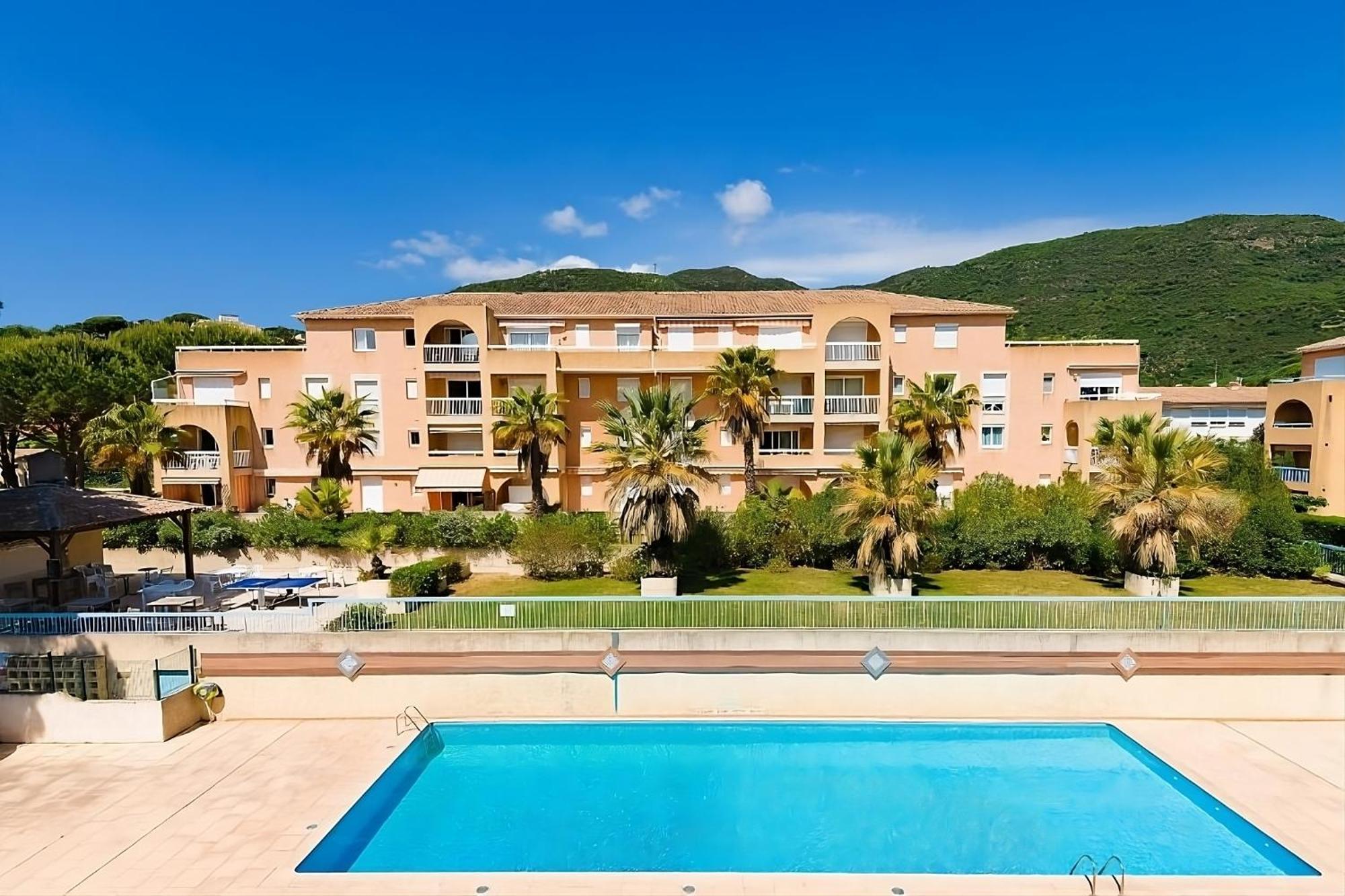 Appartement Residence Santa Barbara Avec Piscine Et A 750M De La Plage Cavalaire-sur-Mer Exterior foto